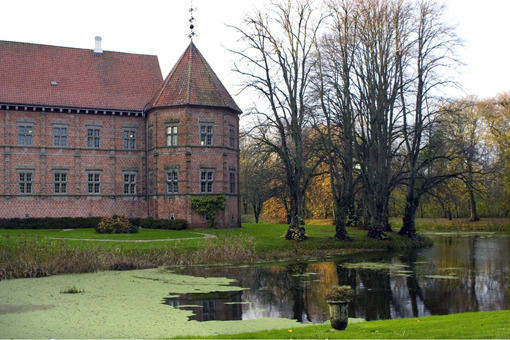 Das Schloss Voergaard auf der Insel Vendsyssel-Thy bei Lyngså