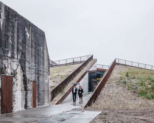 Besucher am Tirpitz Museum