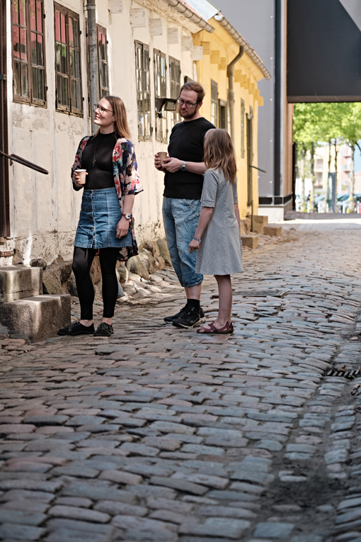 Familie am TID in der Altstadt von Odense