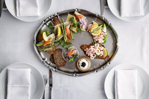 Ein Tablett mit Smørrebrød