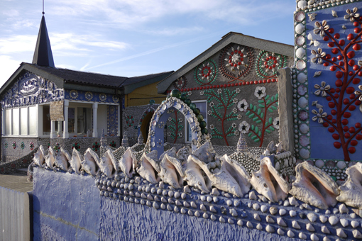 Blick auf das reich verzierte Sneglehuset im Hafenort Thyborøn an der Westküste