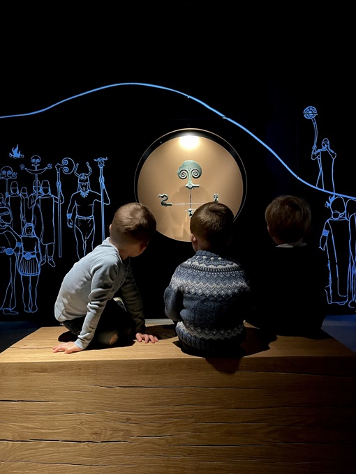 Thisted Museum - Kinder vor dem Kallerup-Fund