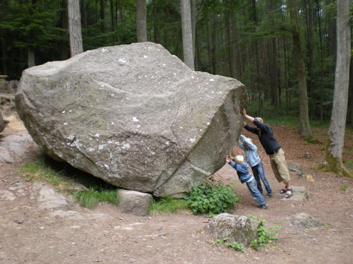 Bornholm berühmtester Felsbrocken - der 35 Tonnen schwere Rokkestenen