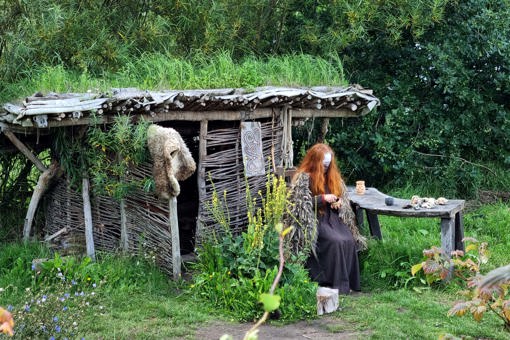 Völva im Wikingerfreilichtmuseum Ribe Vikingecenter
