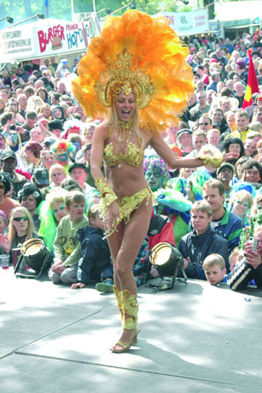 Tänzerin auf dem Karneval in Aalborg