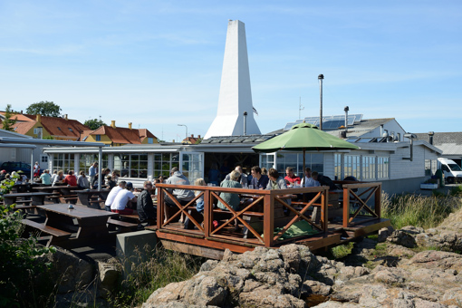 Stimmung und Genuss in der Heringsräucherei Allinge Røgerie