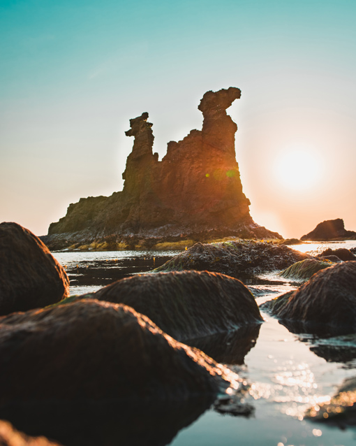 Eines der beliebtesten Fotomotive Bornholms: die sogenannten Kamelköpfe unterhalb der Burgruine Hammershus
