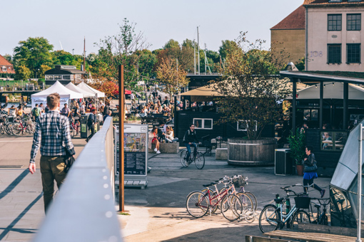 An der Hafenbrücke zwischen Christianshavn und Nyhavn 