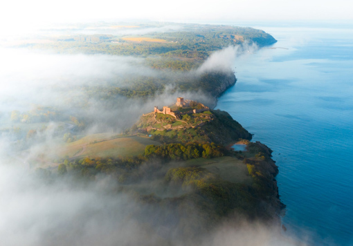 Luftaufnahme der Burgruine Hammershus im Norden der Insel Bornholm
